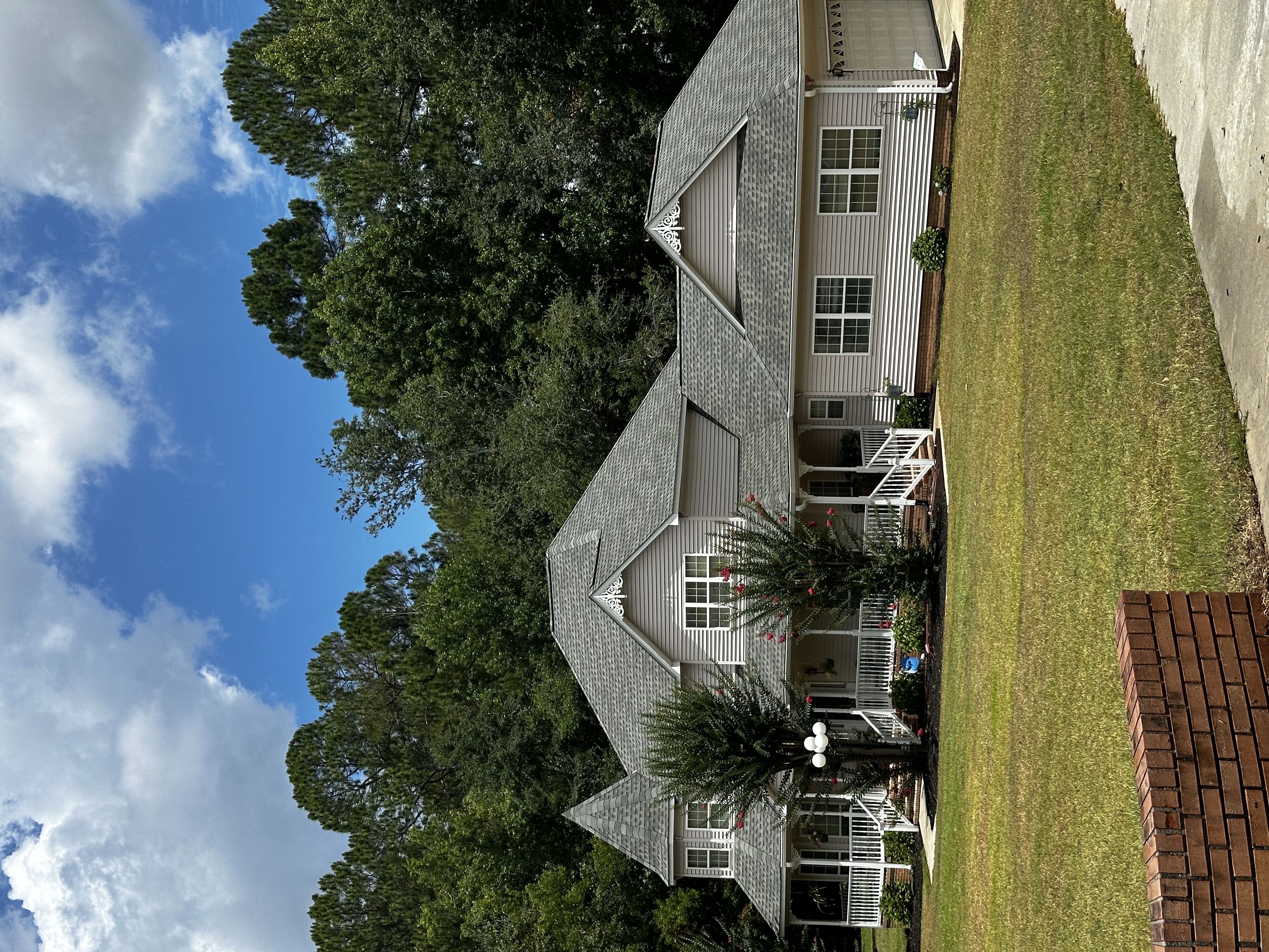 Beautiful house wash performed by Central Ga Soft Wash in Cochran Ga 